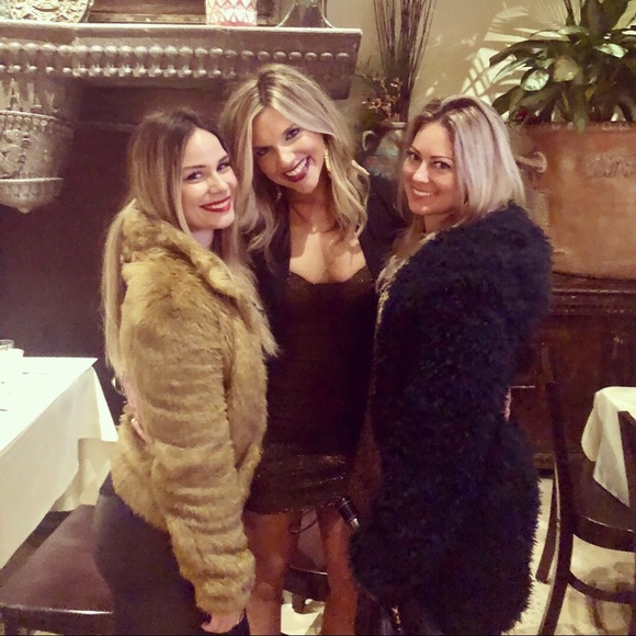 ❤️ Meet your posher ❤️ - Picture 5 of 6